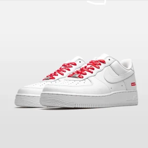 Air force 1 x supreme  - Dem är självklart äkta kvitto finns köptes idag därmed 10/10 skick helt oanvända box finns även vita original skosnören