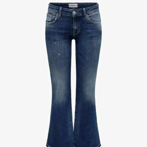 Säljer mina lågmidjade jeans från only som inte går att köpa längre. Dem är nästan aldrig andvända och är i väldigt bra skick. Original pris är 500kr och säljer dem för minst 350kr💗