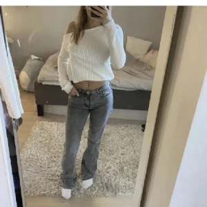 Mid waist bootcut jeans - Mid waist bootcut jeans från ginatricot, storlek 38, bra skick!💞är 168cm!