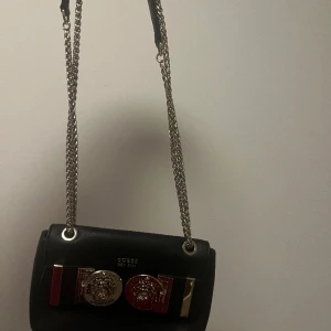 Guess väska  - Säljer min guess väska, inga tecken på användning 