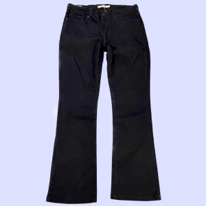 Levi’s bootcut  - Midja: 87/88cm Innerben: 79cm 131 
