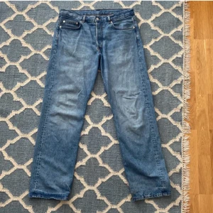 Arket jeans - Blåa arket jeans i bra skick. Har inte kommit till användning så mycket