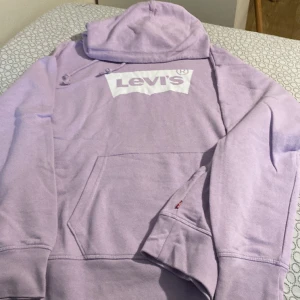 Levi’s lila hoddie  - .