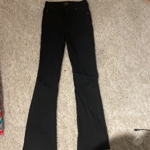 Jeans från lee - Jätte Fina jeans som börjar tyvär bli för små. Pris kan diskuteras 