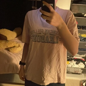 Rosa tröja - Rosa tröja köpt från lager 157, jag använder inte den längre men tyget har bra kvalitet.