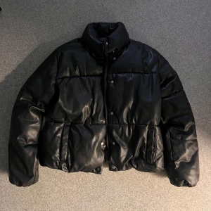 Jacka  - Super fin jacka som är perfekt för hösten och vintern💕 jättebra skick! 