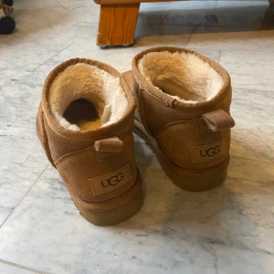 Uggs - Använt en gång men köpte fel storlek så som nya. Osäker om äkthet!