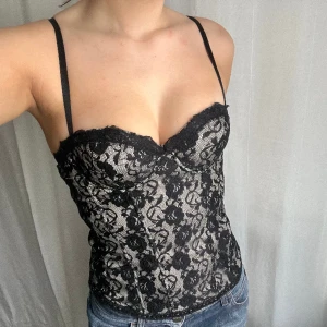 Spets korsett - Spets korsett topp med dragkejda på sidan 💓