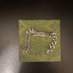 Gucci armaband  - Ett gucci armband som används fåtal gånger 