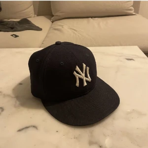 New era keps💋 - Snygg keps stl 55.8 sparsamt använd, köptes på Plick💗