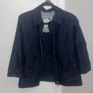 Blå trenchcoat  - Snygg blå trenchcoat perfekt för våren💕