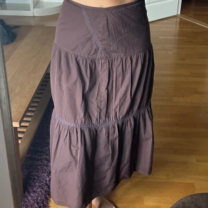 Brun volangkjol - Supersöt volangkjol som inte kommit till användning