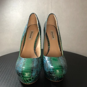 Damskor  - Damskor i nästan ny skick strl 38