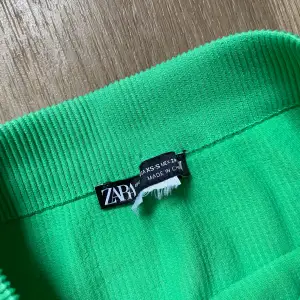 Grön shorts från Zara i mycket bra skick🩷