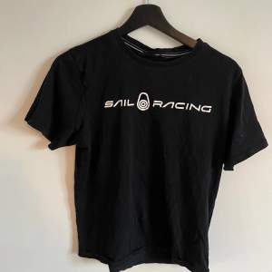 Sail racing t-shirt svart från kidsbrandstore 
