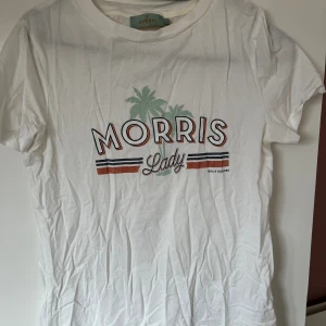 morris tshirt  - T-shirt från morris, knappt använd. Passar xs-s🩷