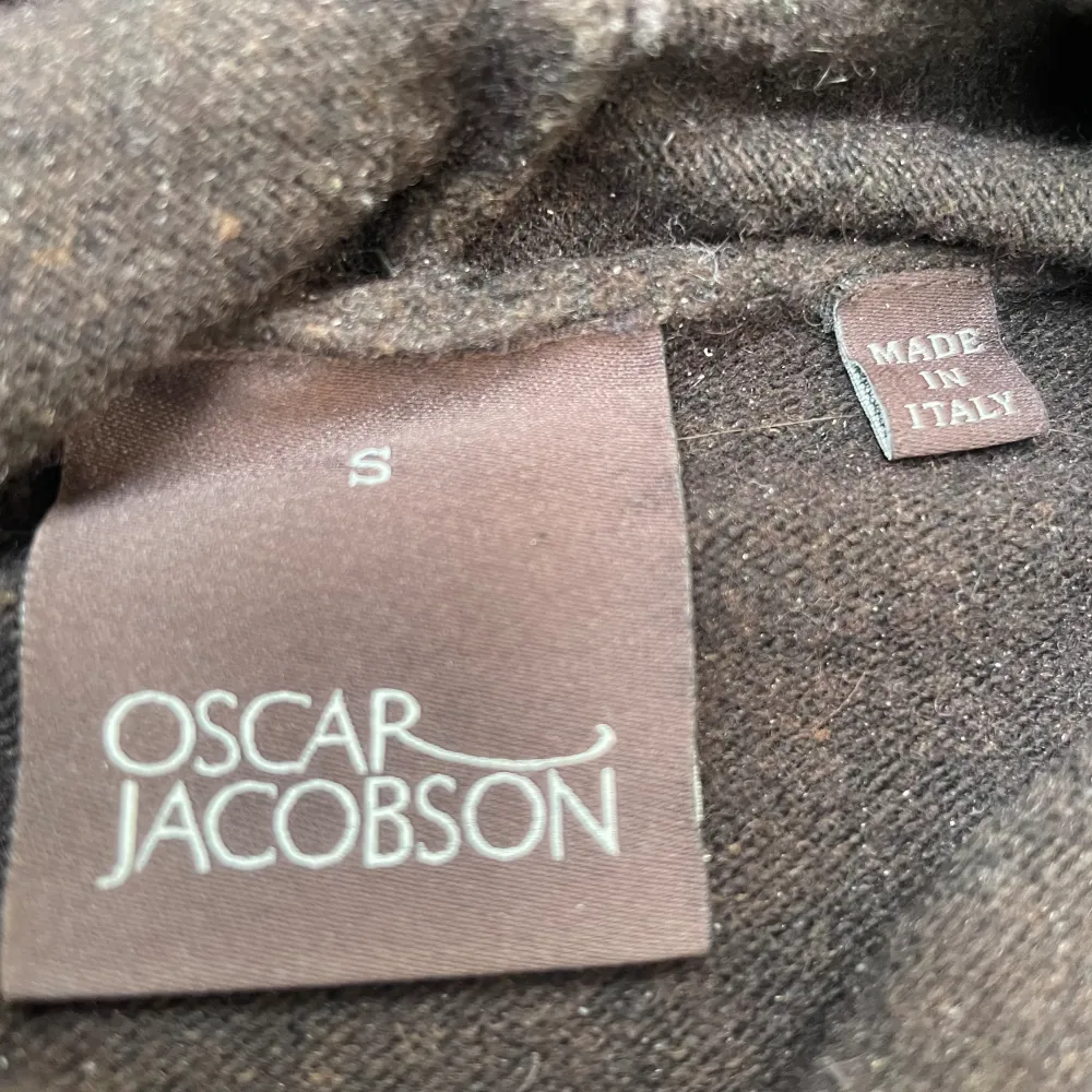 oscar jacobson casmir hoodie i gott skick storlek S brun. Hoodies.