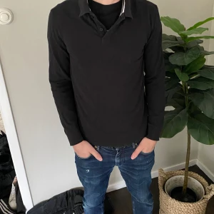 Lång ärmad piké  - Perfekt skick  