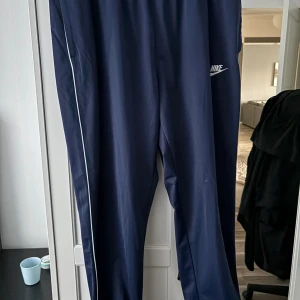 Nike byxor - Används inte, där av varför den säljs!