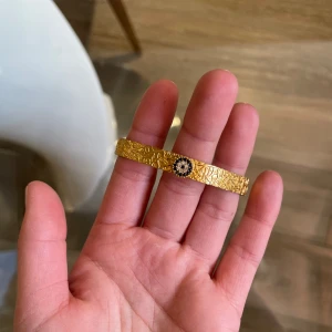 Armband - Guldarmant köpt i london på liten butik. 