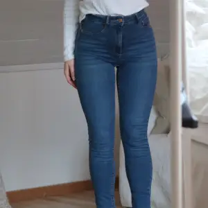 Helt nya jeans från Gina