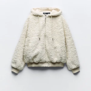 Zara Teddy jacka  - Super mysig jacka från zara !  Endast använd tre gånger, nyskick 🩷🩷 Nypris 700kr 