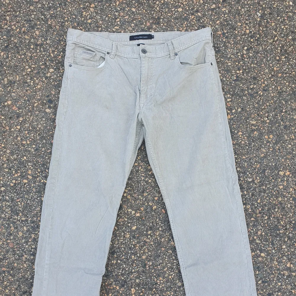 Calvin Klein Manchester byxor relaxed/straight fit Nypris 1990kr ✅️. Jeans & Byxor.
