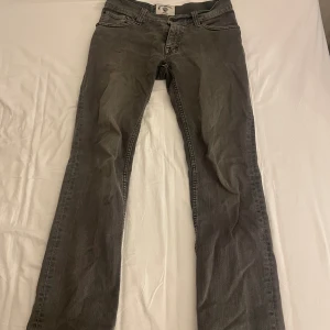 Jeans - Säljer demhär jeansen från tiger of sweden. Skriv i dm får att veta måtten.