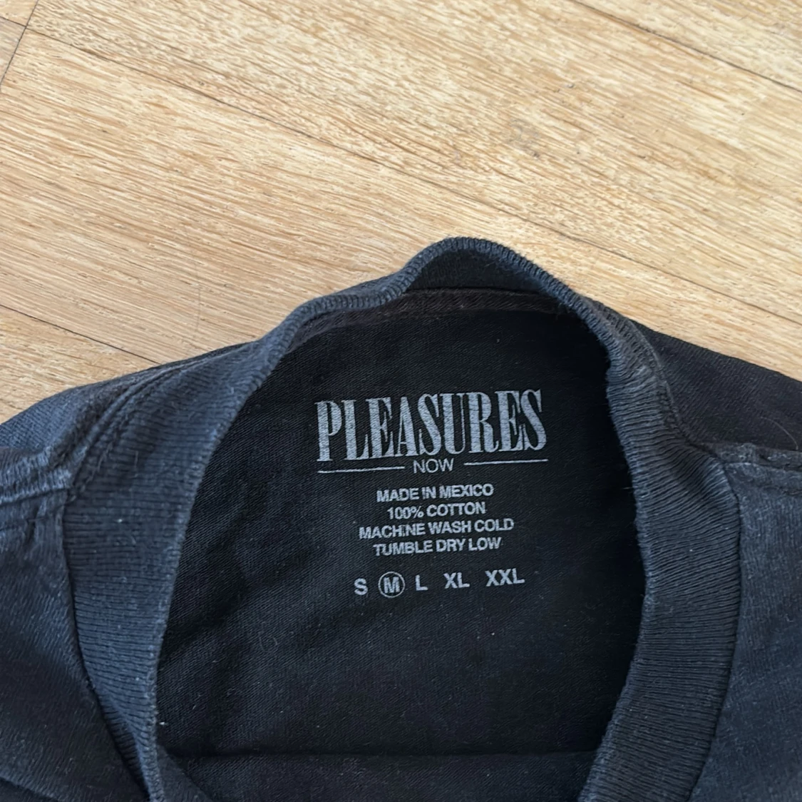 Svart tröja med tryck - 91