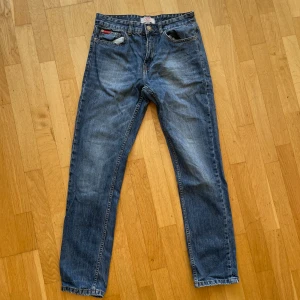 Lee Cooper jeans  - Schyssta Slim fit jeans från Lee Cooper. Blå wash i storlek 32/32. Pris kan diskuteras vid snabb affär😄