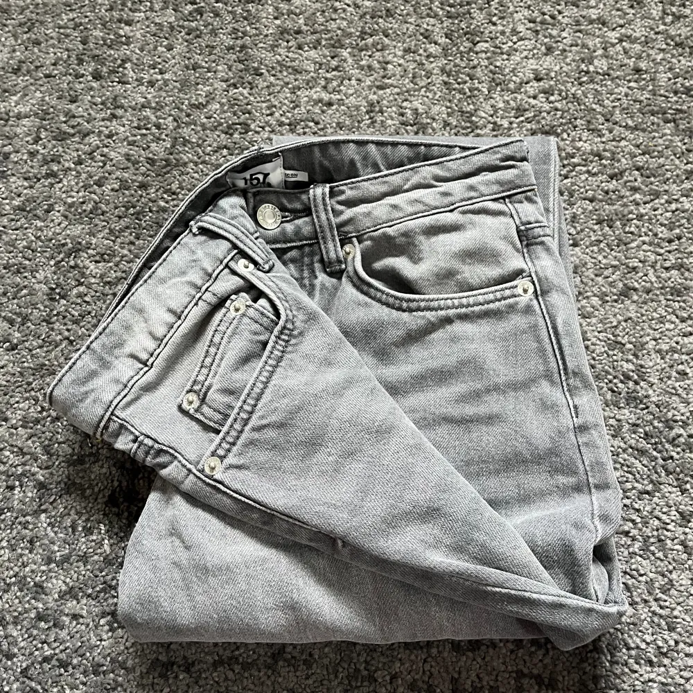 As snygga lågmidjade jeans ifrån Lager 157. Aldrig använda då dem inte passar. Har lagt upp dem men inget som syns alls💗. Jeans & Byxor.