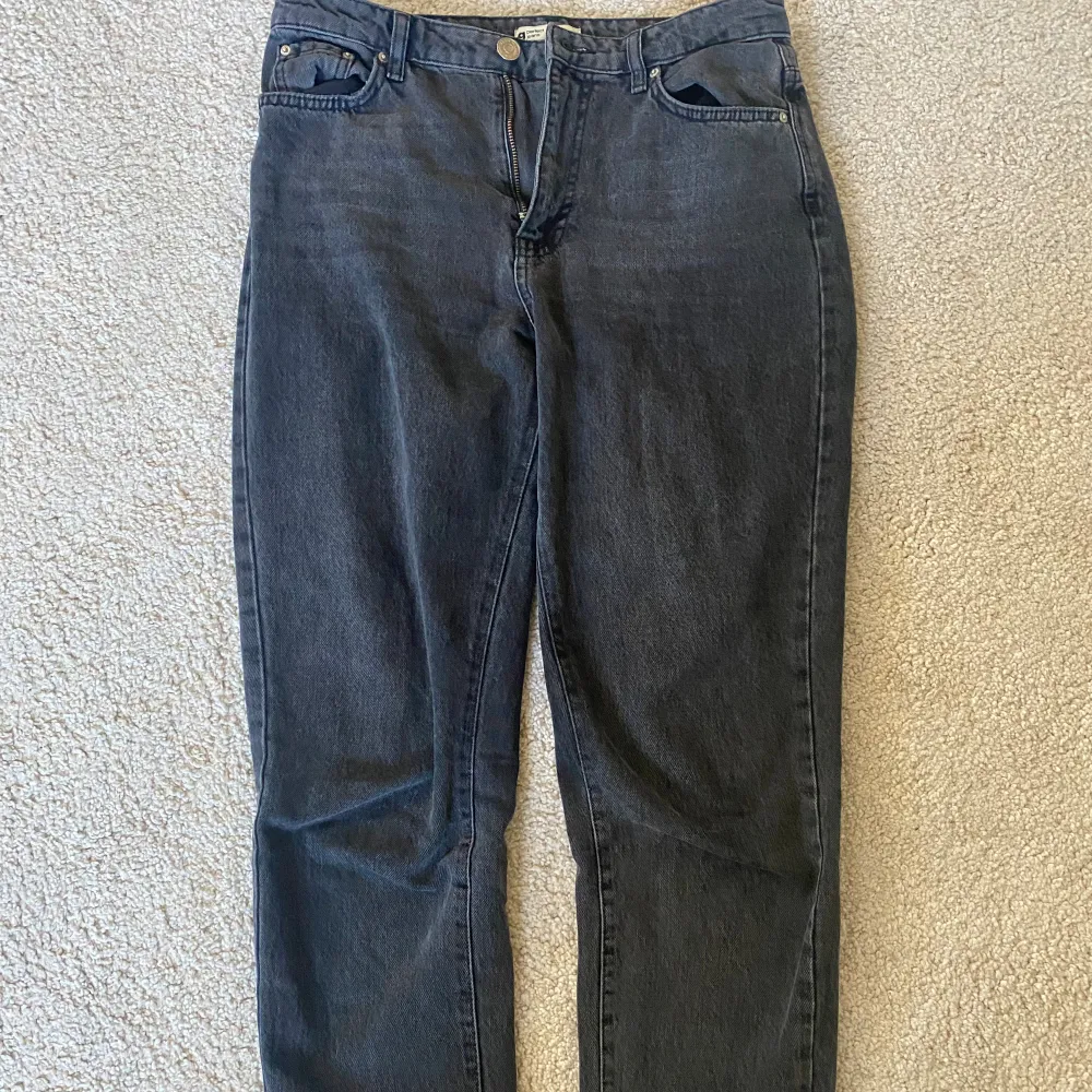 Jeans från Gina Tricot i modellen ”Perfect jeans”! säljer pga att de inte kommer till användning längre. Dessa är i storleken 38 men säljer också ett par i 36 (finns på min profil):D skriv vid frågor eller för fler bilder. Jeans & Byxor.