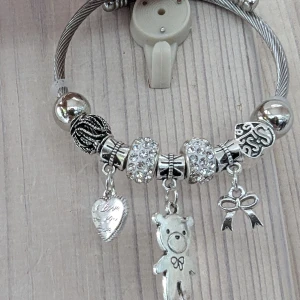 Kärlekshjärta Fjäril Metall Bear Hänge Sträckbart armband i rostfritt stål - Oanvänd  Diameter 5.5 cm 