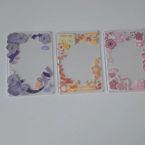 Photocard Toploaders - Rosa såld!♡ Säljer dessa supergulliga toploaders till kpop photocards🩷 40kr styck eller 60kr för båda🌷🫶🏻 Kommer med freebies 😊