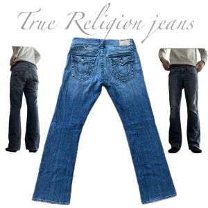 True religion jeans - True religion jeans med lite stretch. Strl 32/33 Fint skick! Midja - 88 cm Innerbenslängd - 84 cm Benöppning - 24 cm
