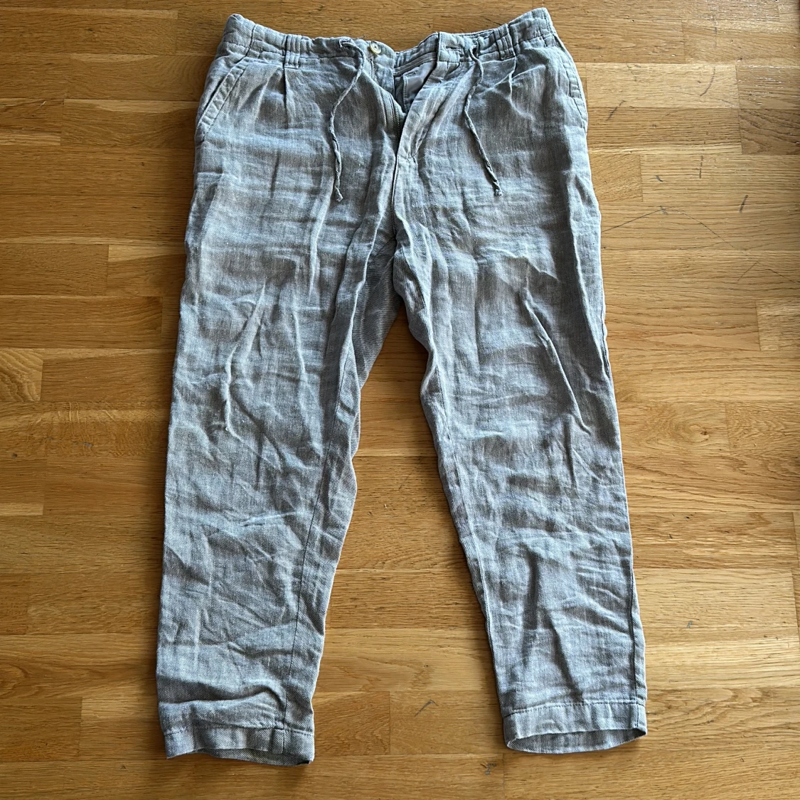 Gråa linnebyxor från Zara