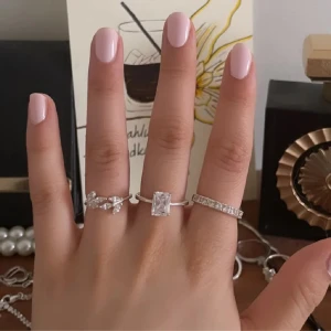 Ring i äkta silver  - Säljer ringen i mitten 🤍