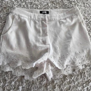 Shorts - Bra skick, inga defekter! Perfekt nu till sommaren🌸 säljer då jag tycker den är lite förstor och är endast använd ett par gånger! 💕 kolla gärna in min profil och se om ni hittar nått annat