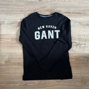 Gant tröja  - En snygg tröja i toppen skick som passar till det mesta. hör av er vid frågor annars är det fritt fram att använda ”köp nu”.
