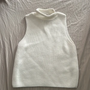 Stickad topp - God skick. Använd 2 ggr. 