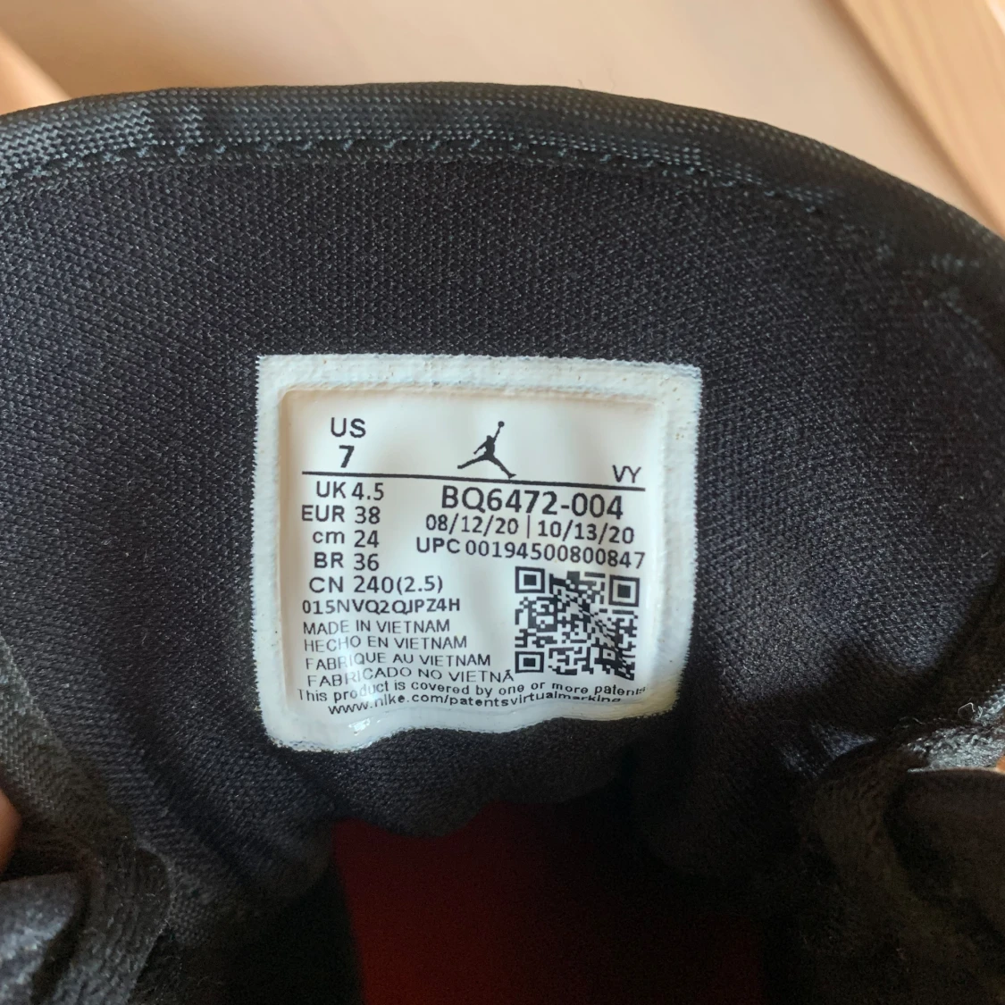 Jorden 1 Mid Black/Siren Red-White  - 42