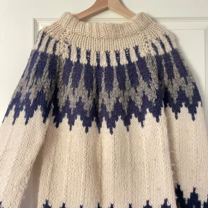 Stickad tröja - En oversized stickad tröja, perfekt året om!!💓skriv vid fler frågor!❤️