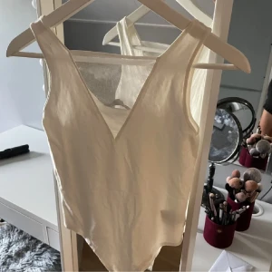 Fest body🤍 - Superfin urringad body som passar till fest🤍
