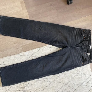 Pull&Bear Jeans - Säljer nu dessa supersnygga byxor som inte kommer till användning då de är för små för mig! Supersköna och bra passform, sitter midwaist!  Orginalpris: 379 kr ❤️