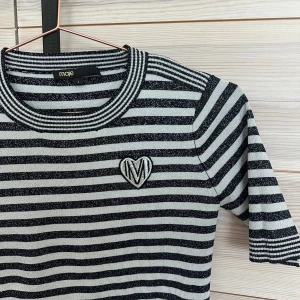 Maje t-shirt  - Super snygg glittrig t-shirt från Maje. Väldigt bra skick! 