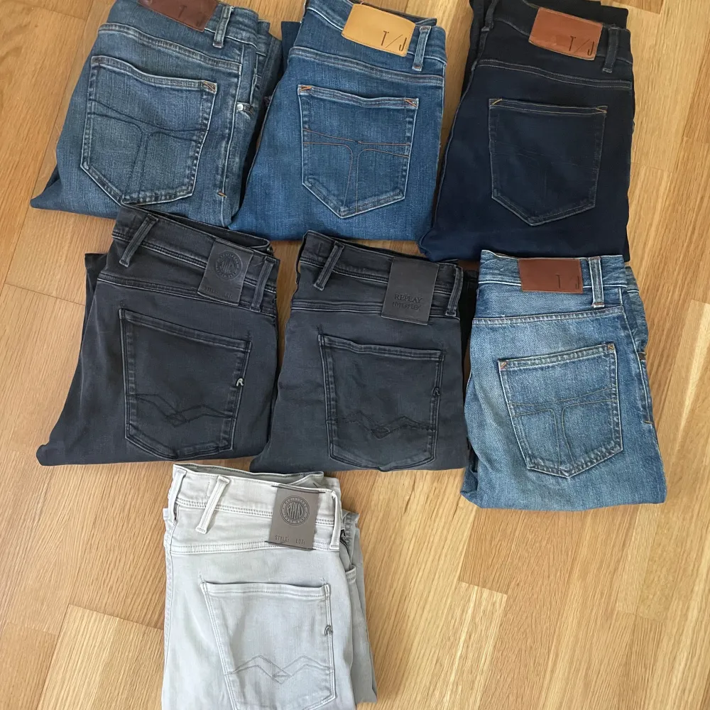 Säljer alla dessa jeans i min profil, där alla är i Slim passform och väldigt bra skick. Kom gärna med bud!. Jeans & Byxor.