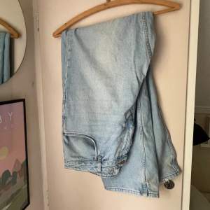 Vintagetvättade jeans i avslappnad passform Bra skick W36