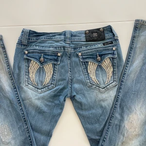 Miss Me jeans - Lågmidjade Miss Me jeans med snygga fickor💋 Skriv vid fler frågor❣️priset plus frakt gäller😊skriv gärna innan du använder ”köp nu”!