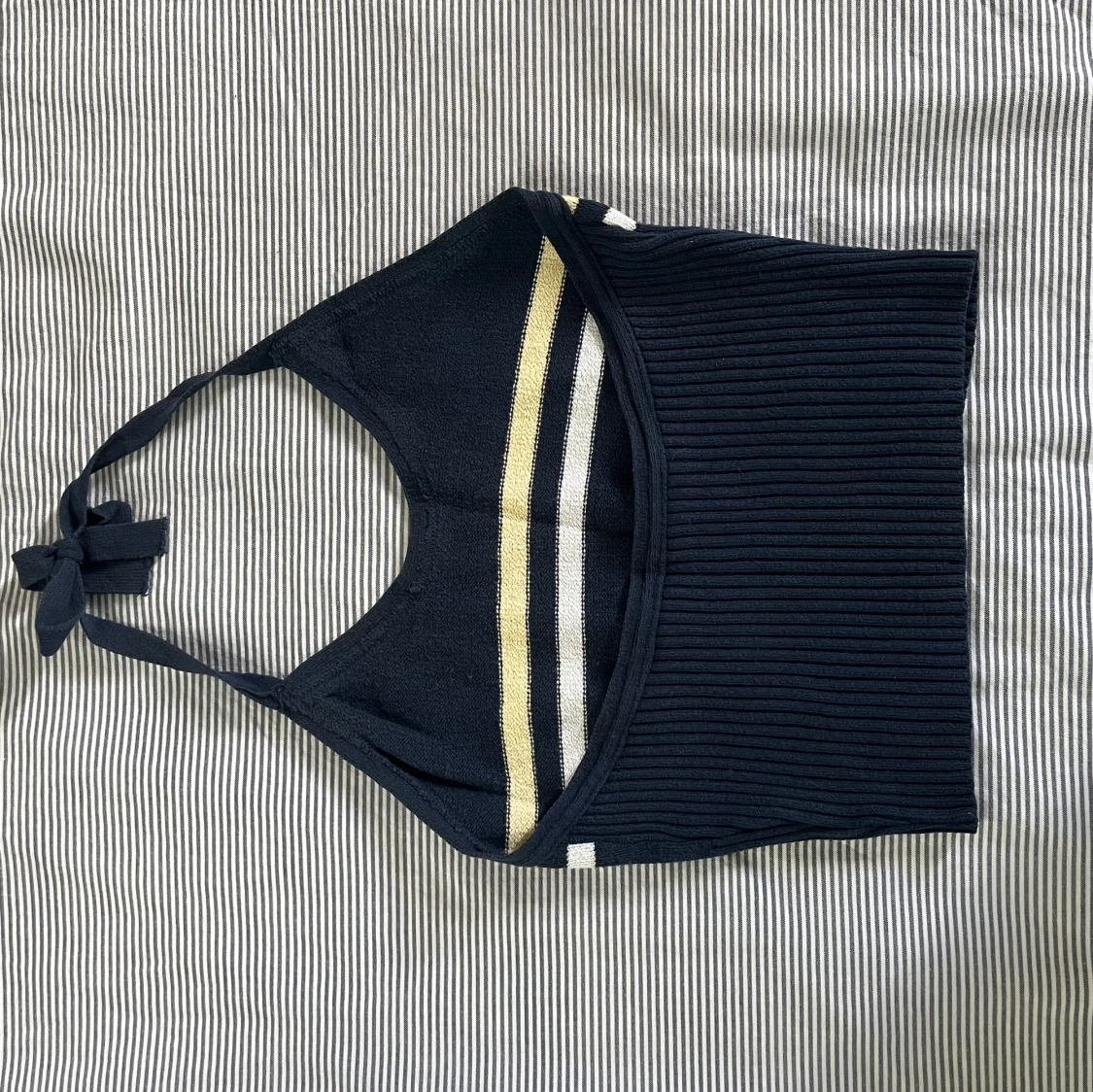 Stickad halterneck croptop - 91