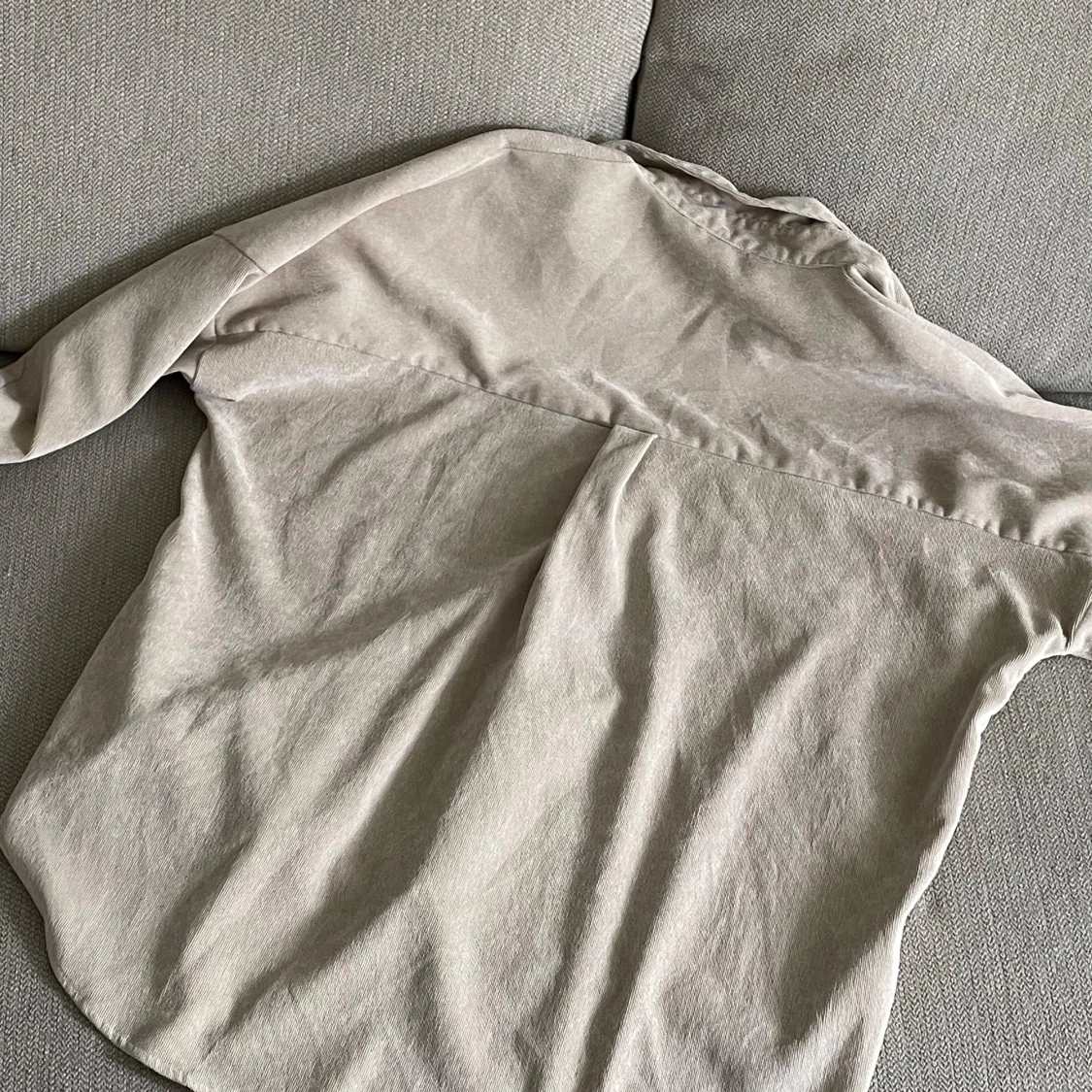 Beige skjorta från Zara - 93